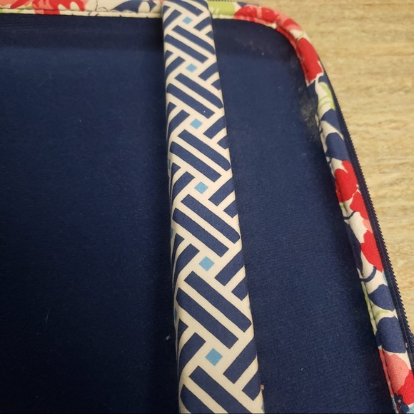 Beautiful Vera Bradley laptop bag - Picture 4 of 16